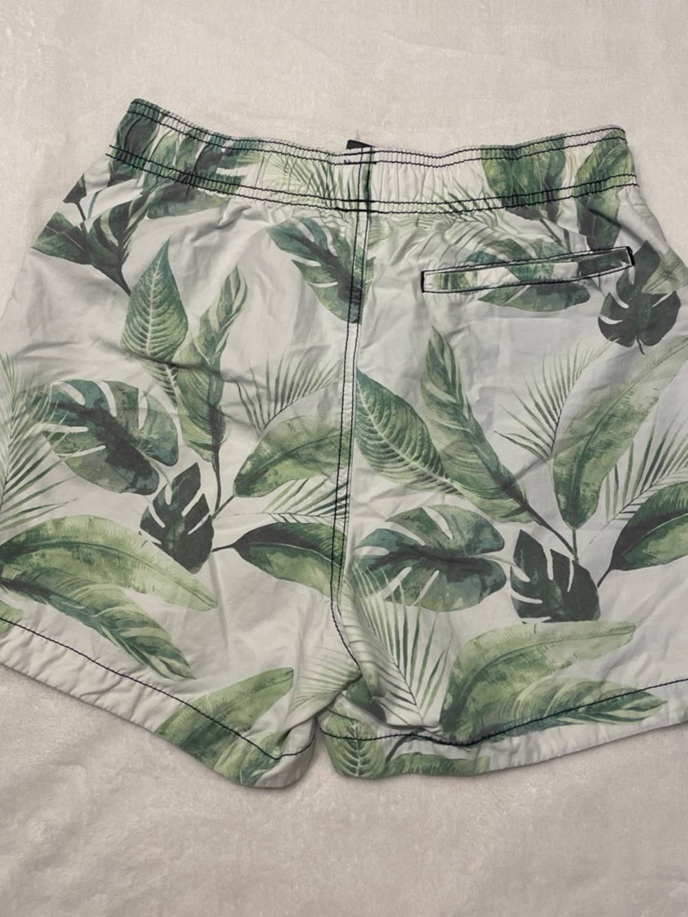 H&M Men's Green Leaf Print Athletic Shorts